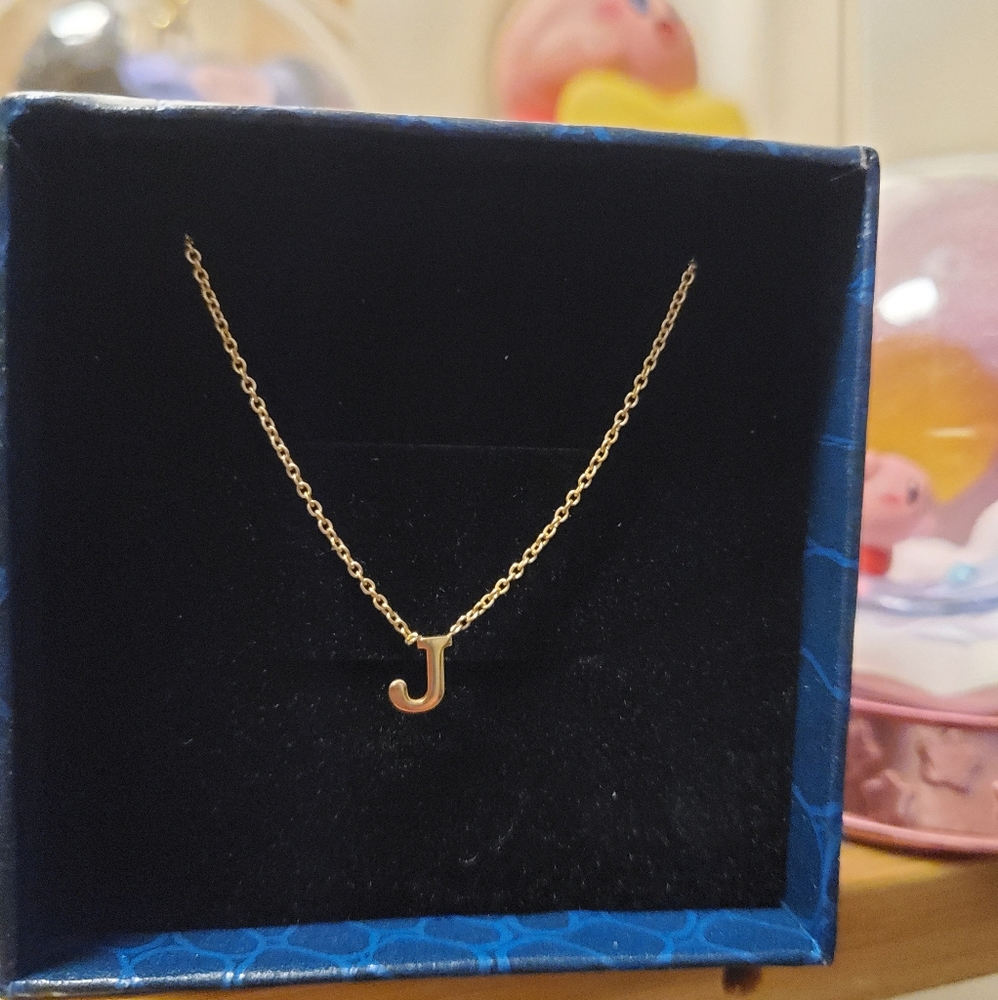 Dainty 14k Gold J Single Initial Necklace - Picture 2 of 3